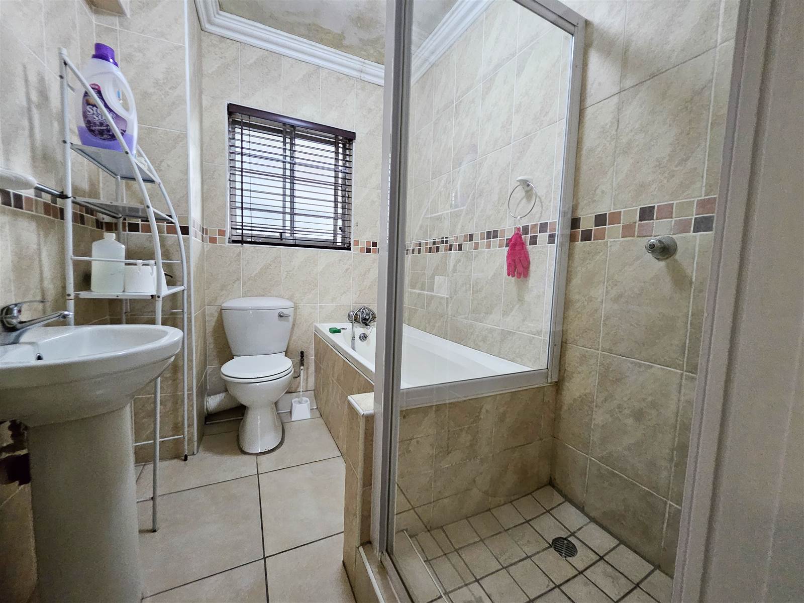 2 Bed Flat in Athlone Park photo number 22