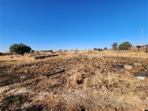 6 836 m² Land