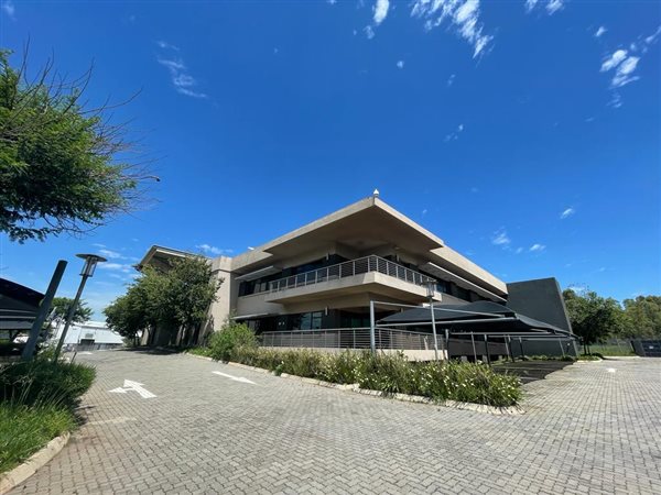 3336  m² Commercial space