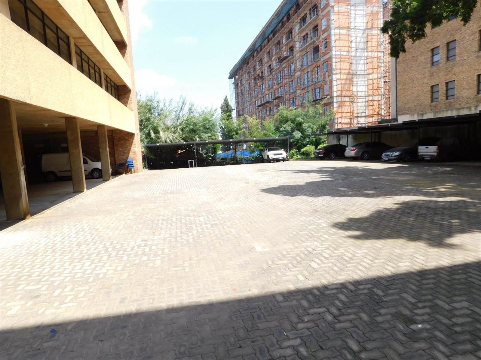 350  m² Office Space in Randburg Central photo number 23