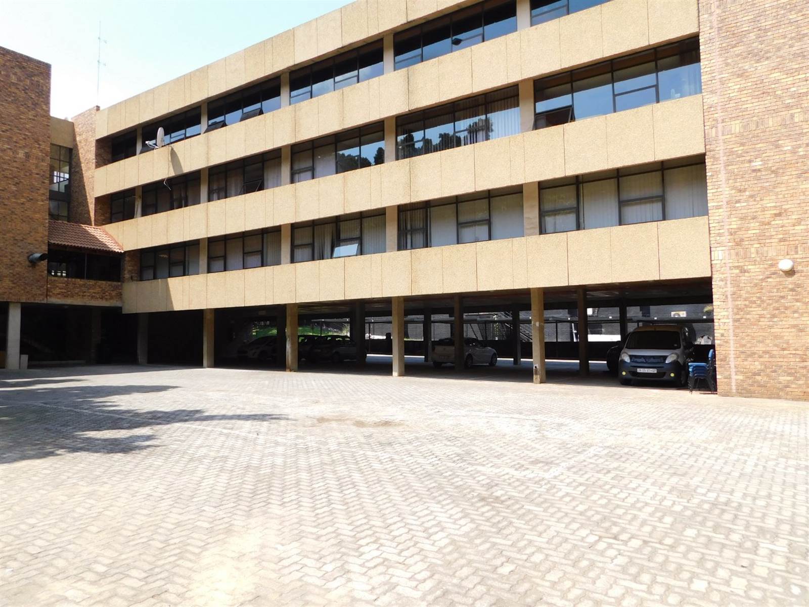 350  m² Office Space in Randburg Central photo number 18