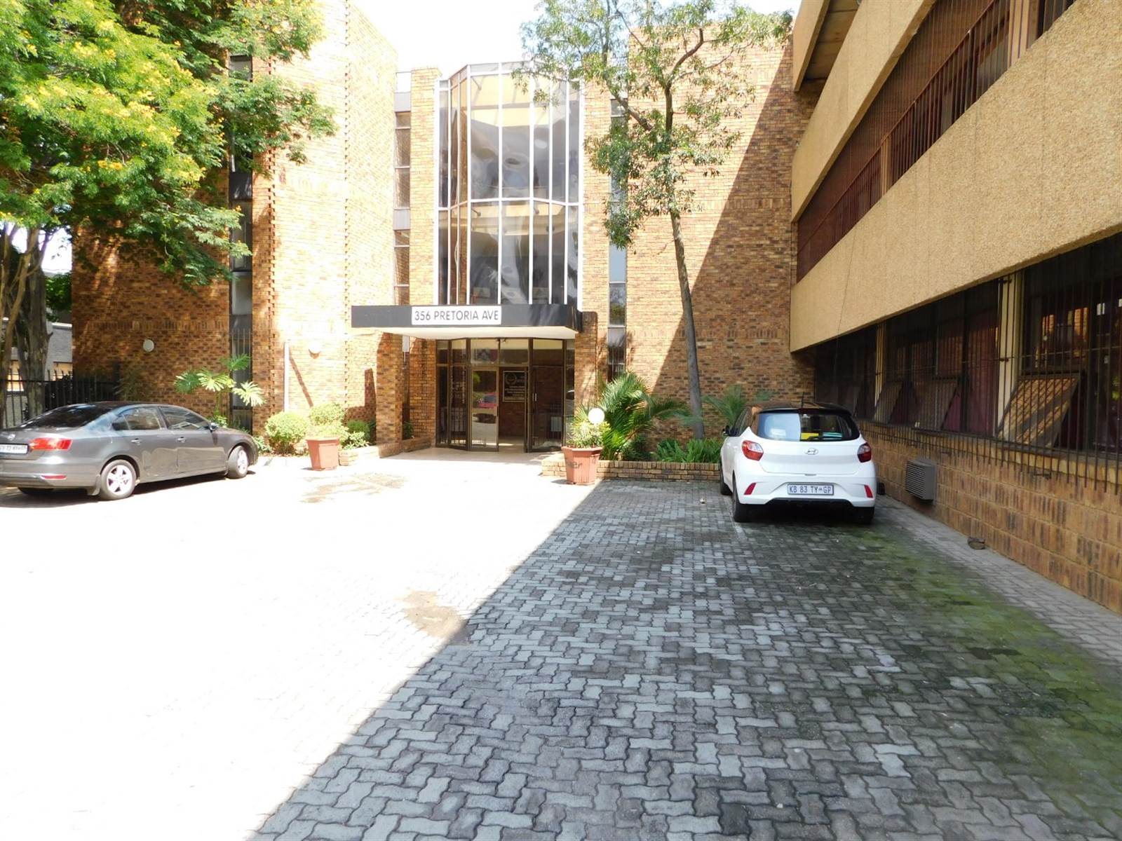 350  m² Office Space in Randburg Central photo number 3