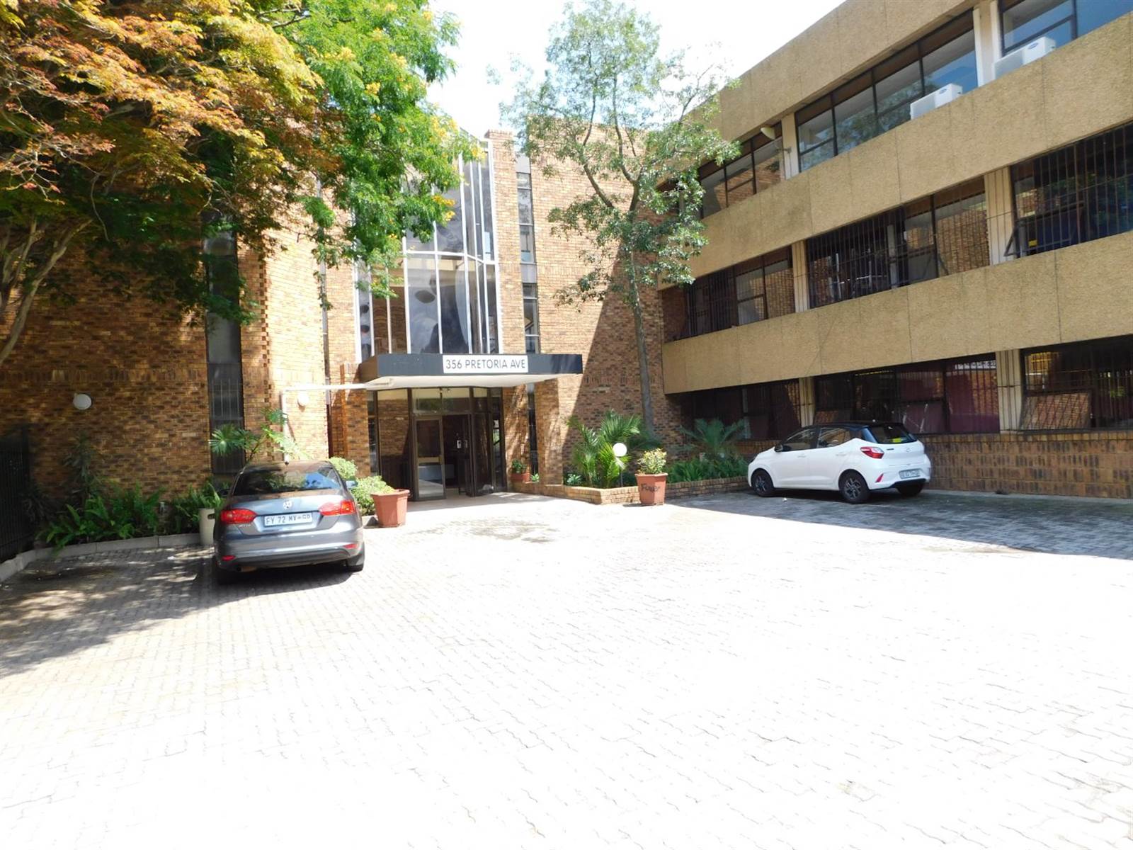 350  m² Office Space in Randburg Central photo number 2