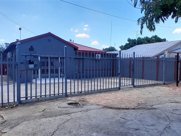 164  m² Commercial space