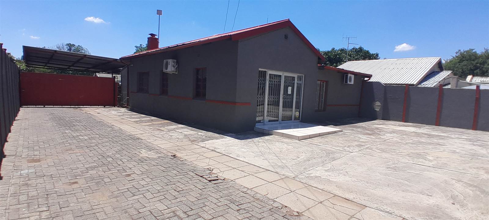 164  m² Commercial space in Rustenburg Central photo number 1