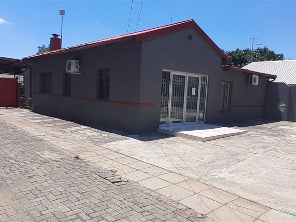 164  m² Commercial space in Rustenburg Central