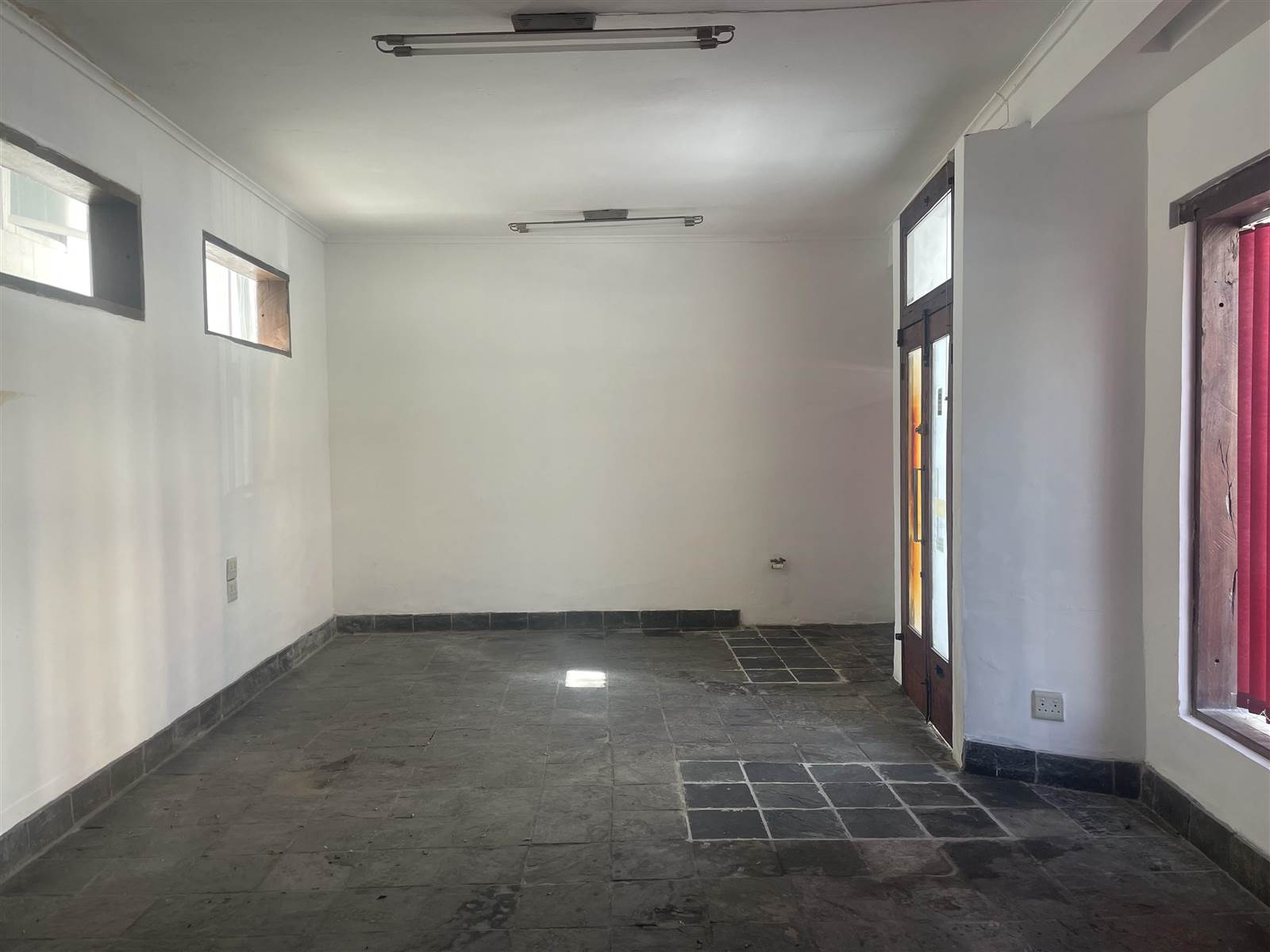 58  m² Commercial space in Vredehoek photo number 1