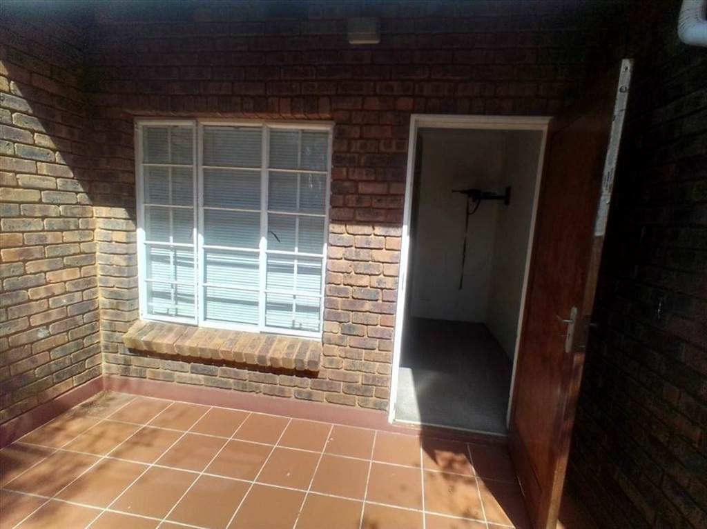 3 Bed Townhouse in Atlasville photo number 3