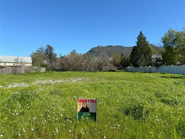 673 m² Land