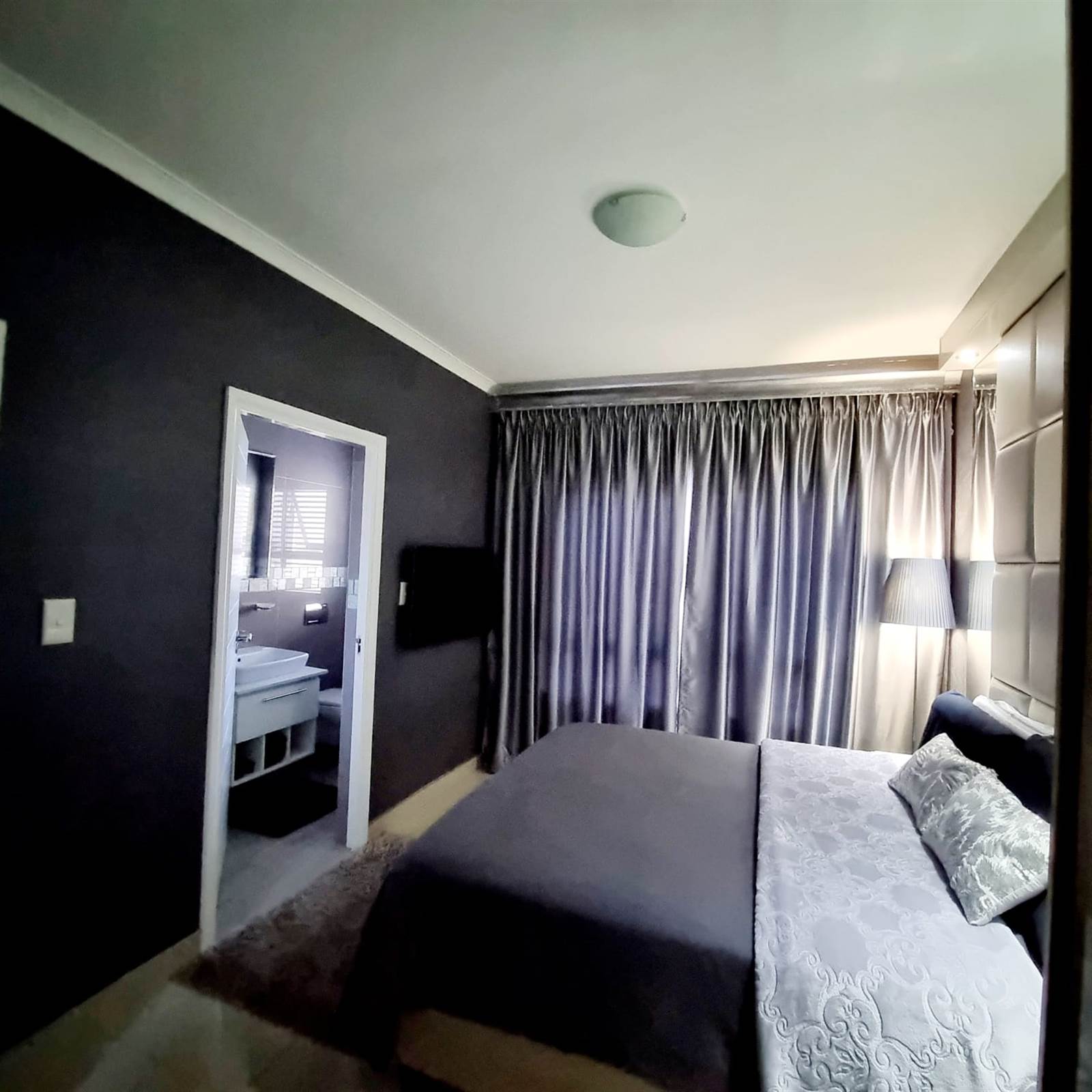 2 Bed Apartment in Umhlanga Ridge photo number 8
