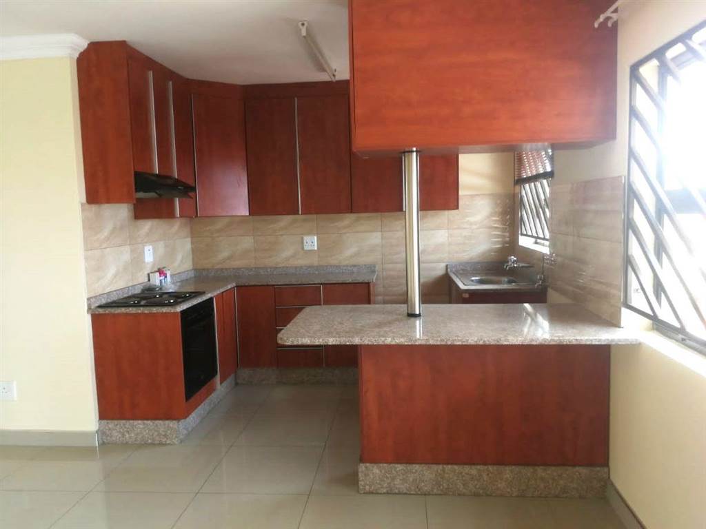 12 Bed Apartment in Lenasia photo number 1
