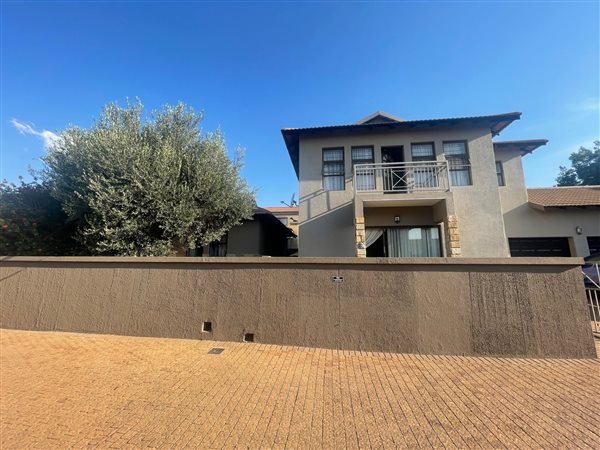 3 Bedroom Townhouse 3 Bedroom Townhouse