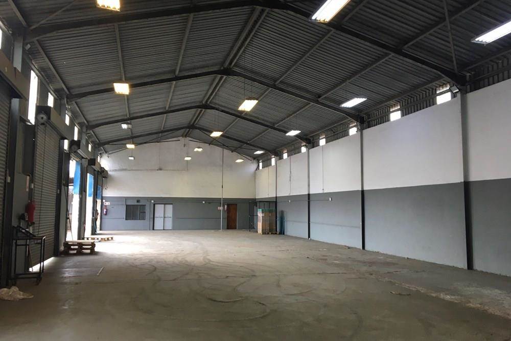 960  m² Industrial space in Richem photo number 10