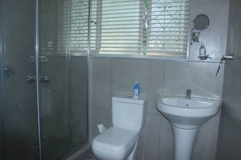 5 Bed House in Umtentweni photo number 26