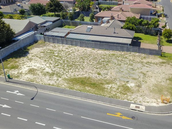 752 m² Land