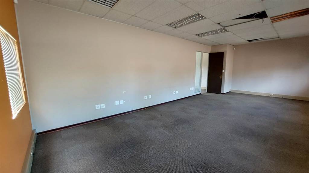 130  m² Commercial space in Lyttelton Manor photo number 12