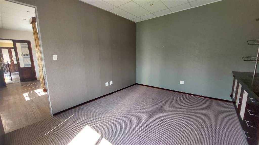 130  m² Commercial space in Lyttelton Manor photo number 13