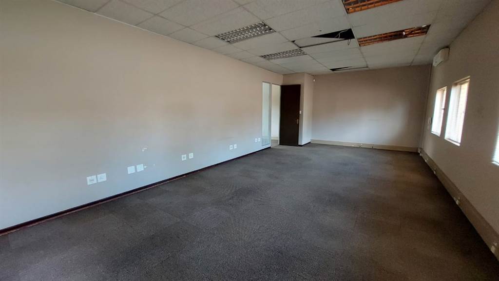 130  m² Commercial space in Lyttelton Manor photo number 15
