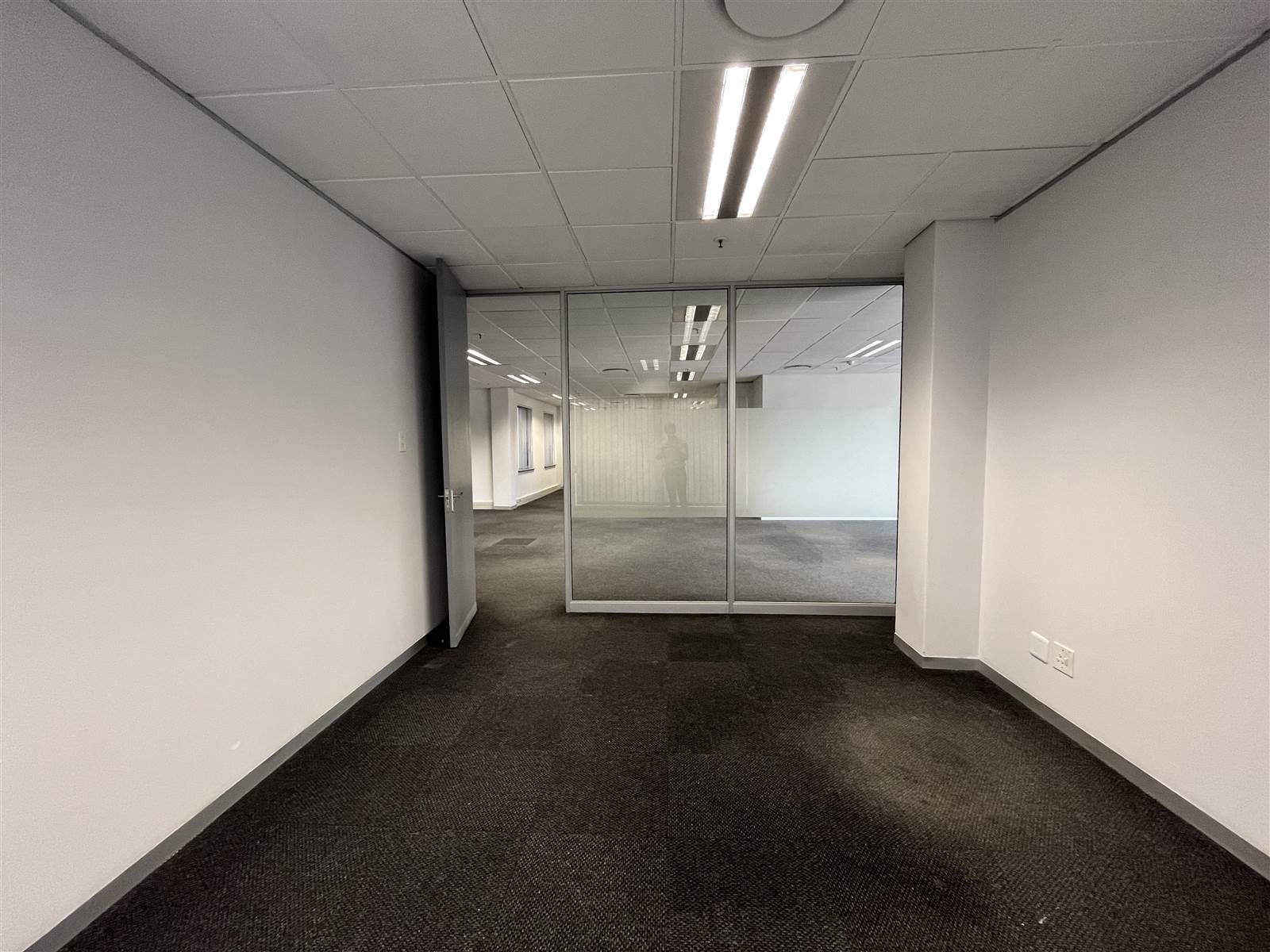 390  m² Commercial space in Rosebank photo number 17