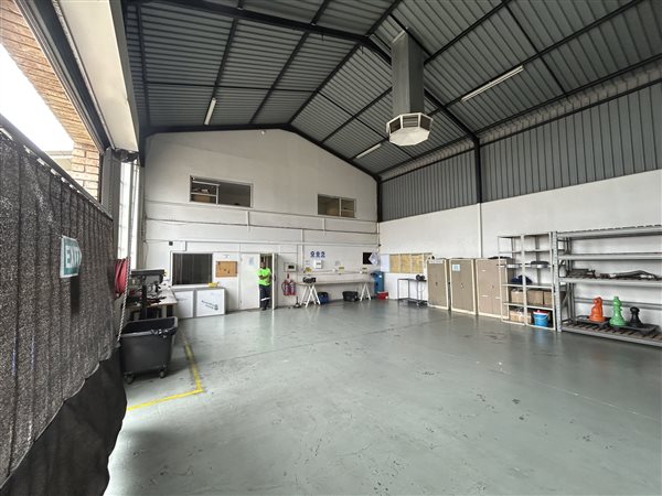 517  m² Industrial space