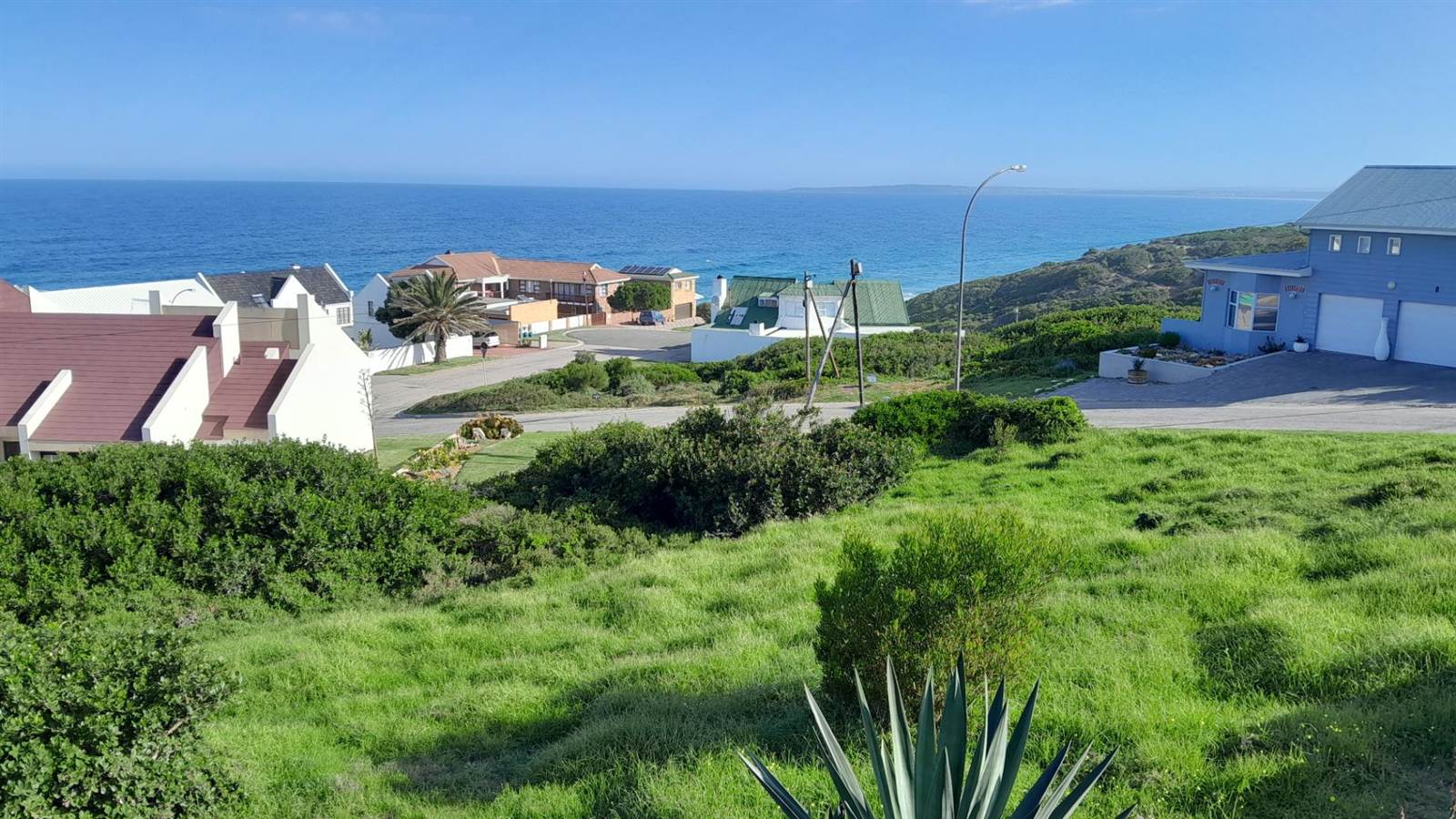869 m² Land available in Dana Bay photo number 1