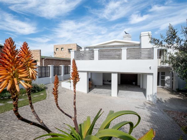 4 Bedroom House 4 Bedroom House