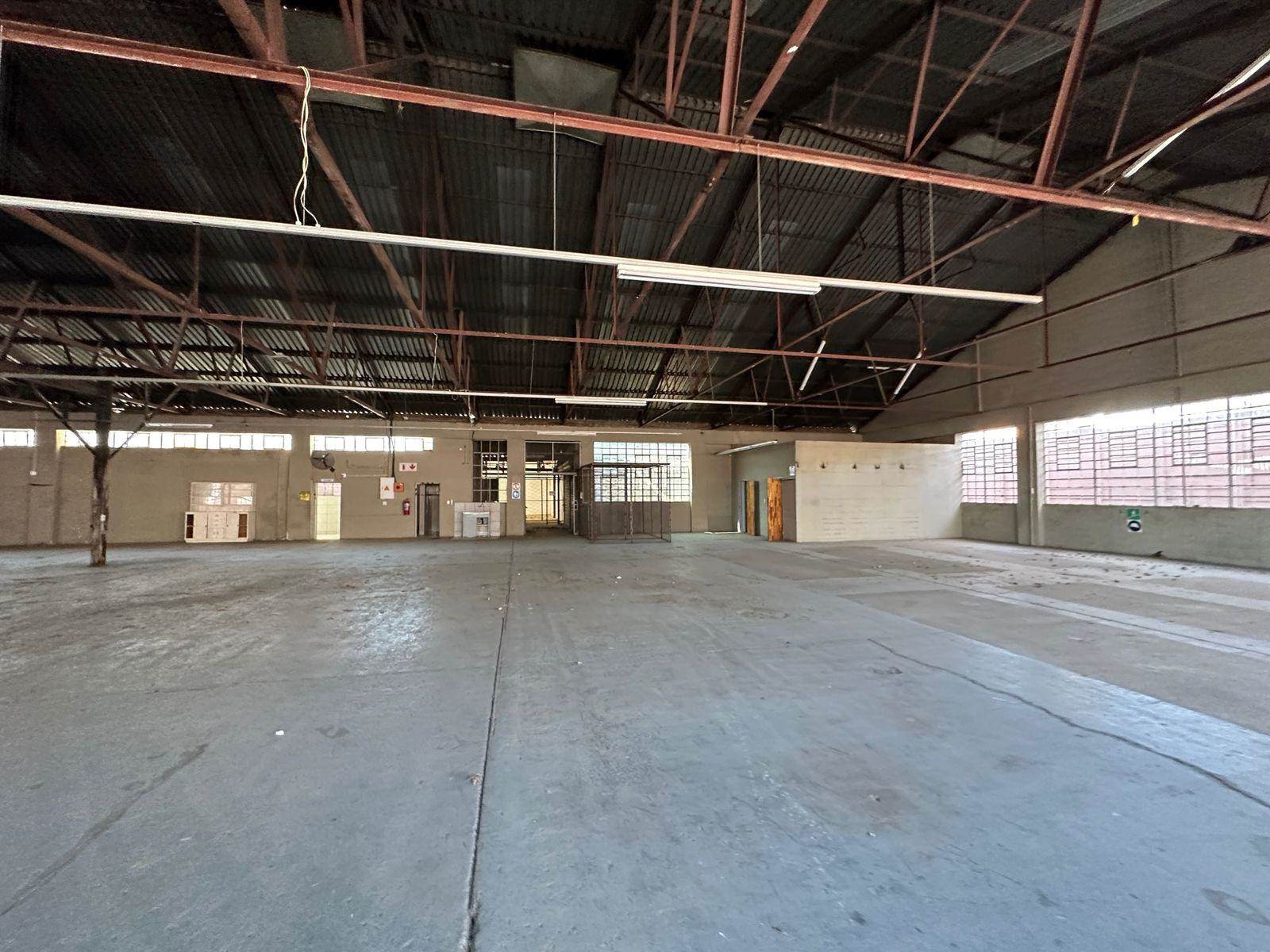 2200  m² Industrial space in Booysens Reserve photo number 15