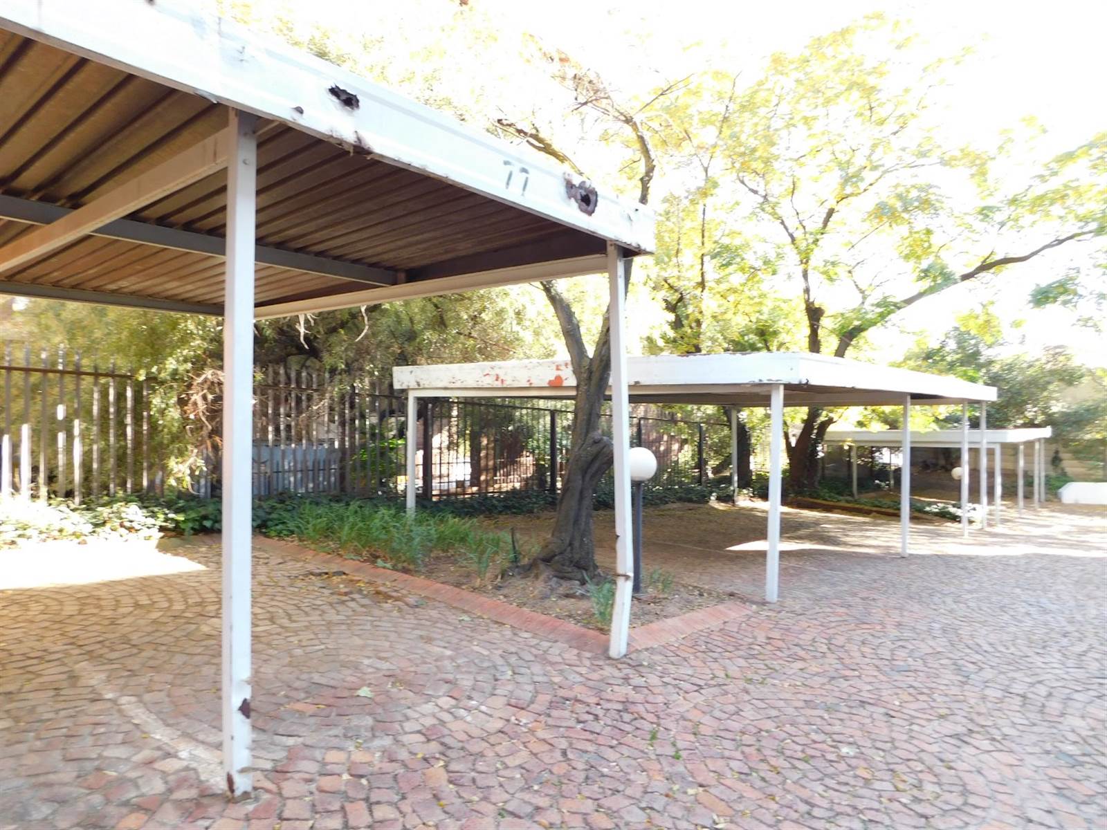 860  m² Commercial space in Randburg Central photo number 18
