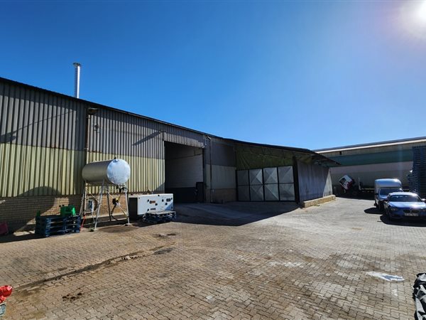 900  m² Industrial space