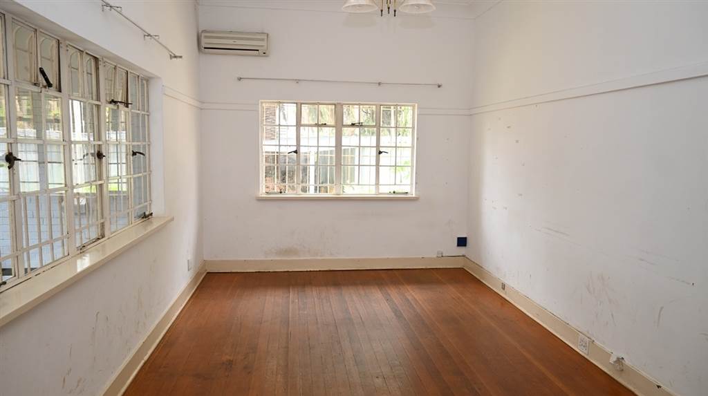 300  m² Commercial space in Greenside photo number 1