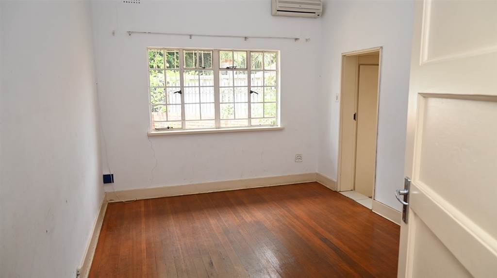 300  m² Commercial space in Greenside photo number 4