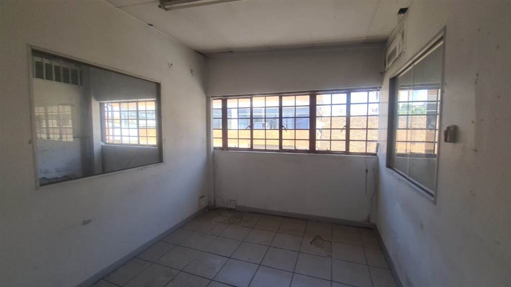 2000  m² Commercial space in Pretoria Central photo number 18