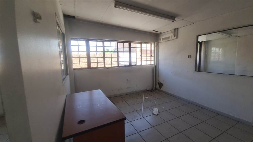2000  m² Commercial space in Pretoria Central photo number 21