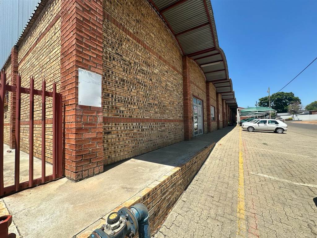 300  m² Commercial space in Rustenburg Central photo number 3