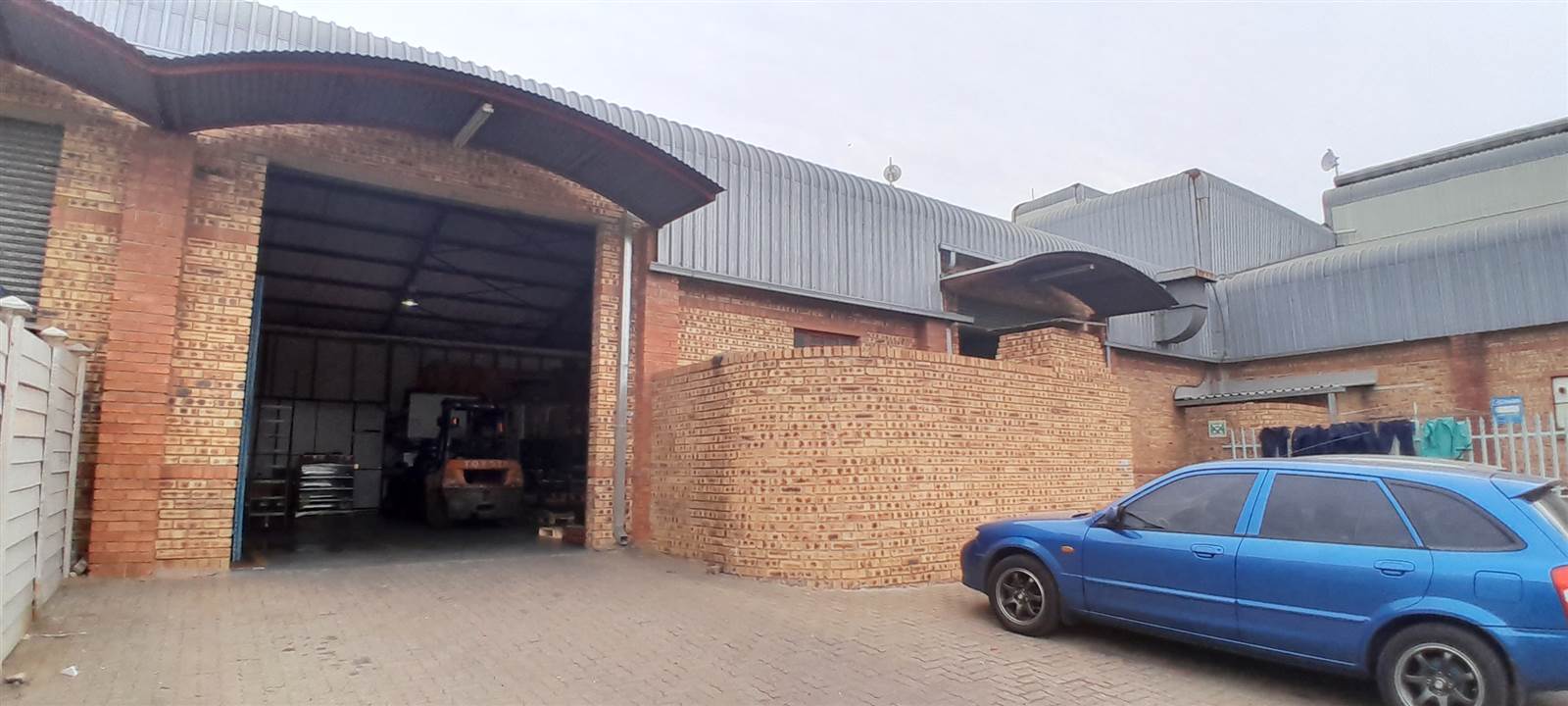 300  m² Commercial space in Rustenburg Central photo number 1