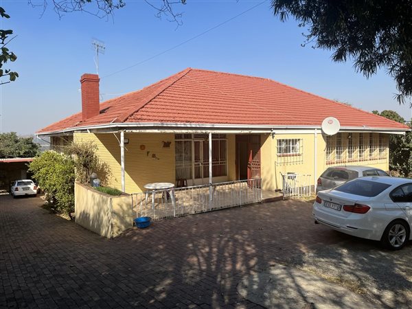 11 Bed House in Cyrildene