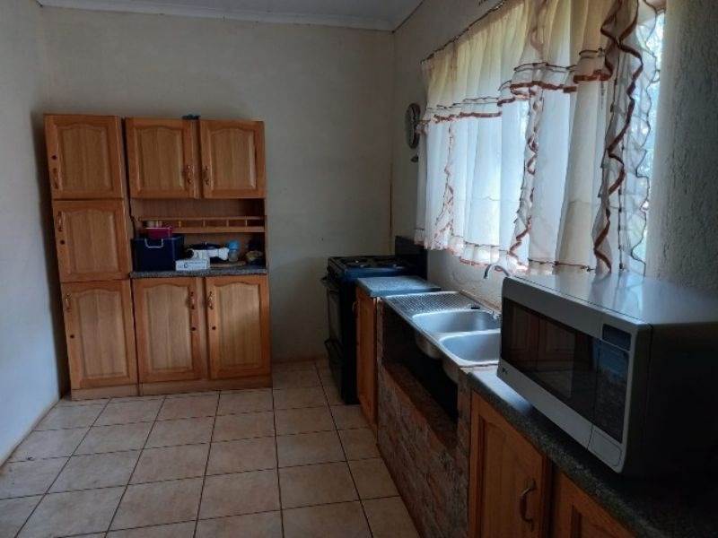 3 Bed House in Giyani photo number 6