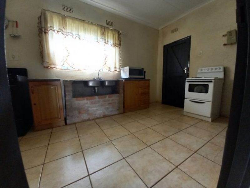 3 Bed House in Giyani photo number 7