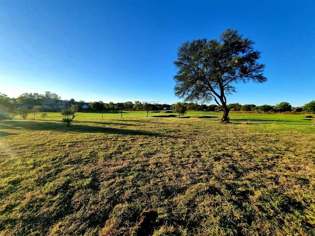 858 m² Land available in Vaal de Grace Golf Estate photo number 2