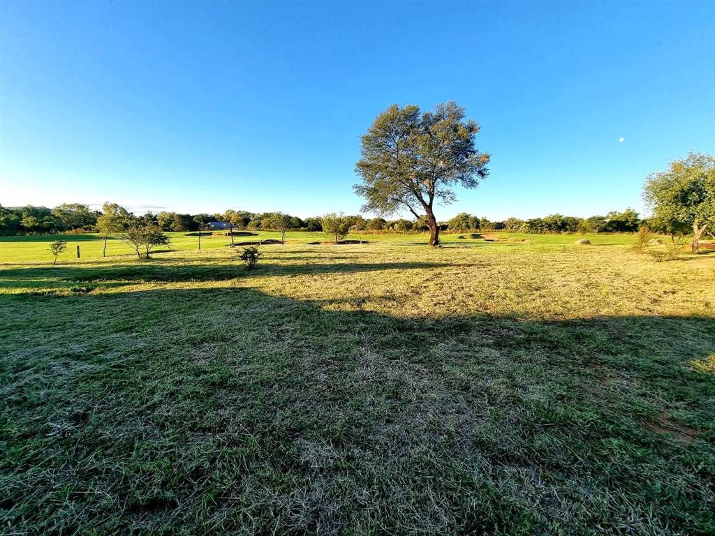 858 m² Land available in Vaal de Grace Golf Estate photo number 1
