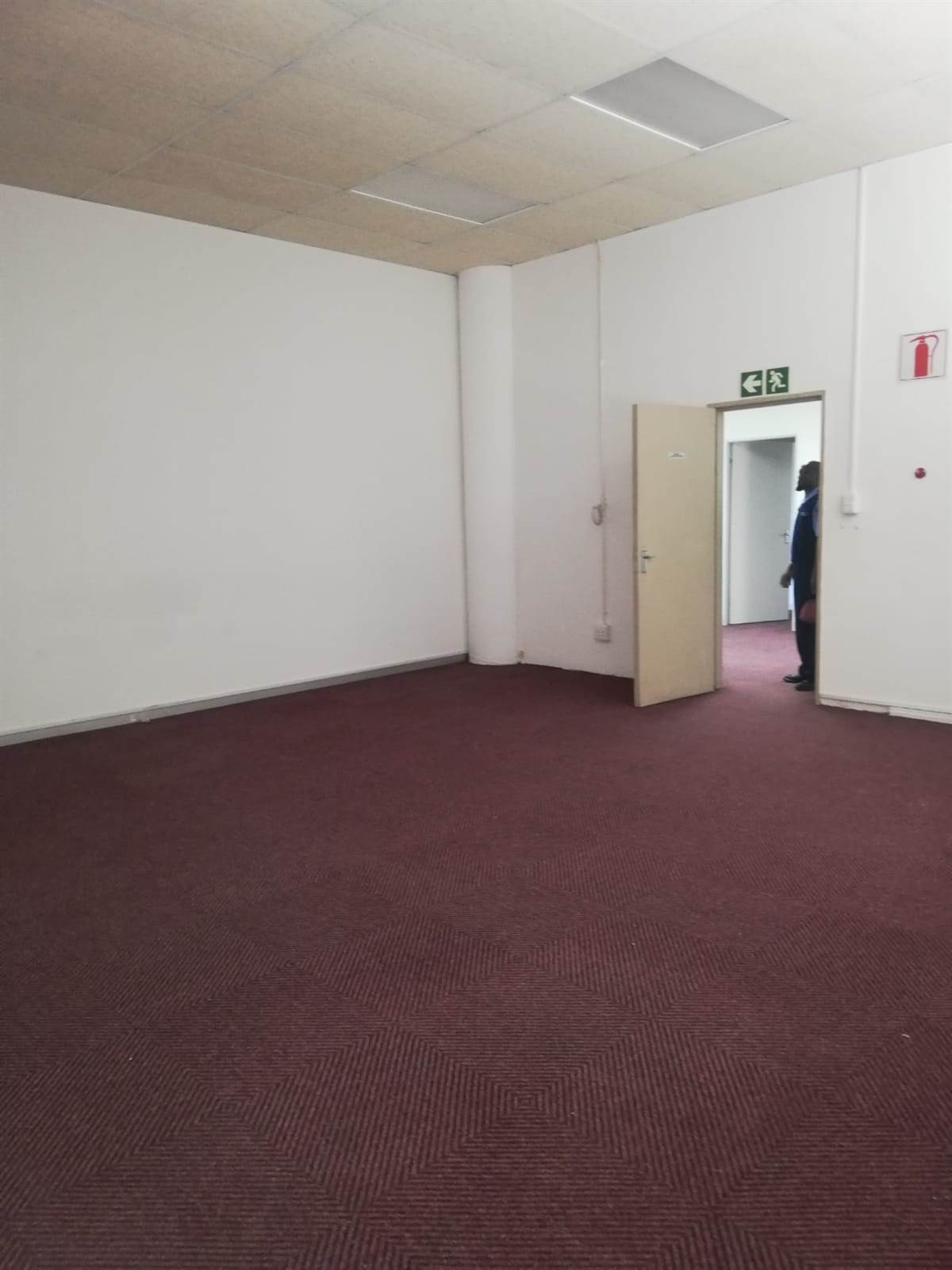 81  m² Office Space in Bellville Central photo number 3