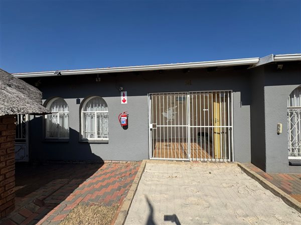 380  m² Commercial space