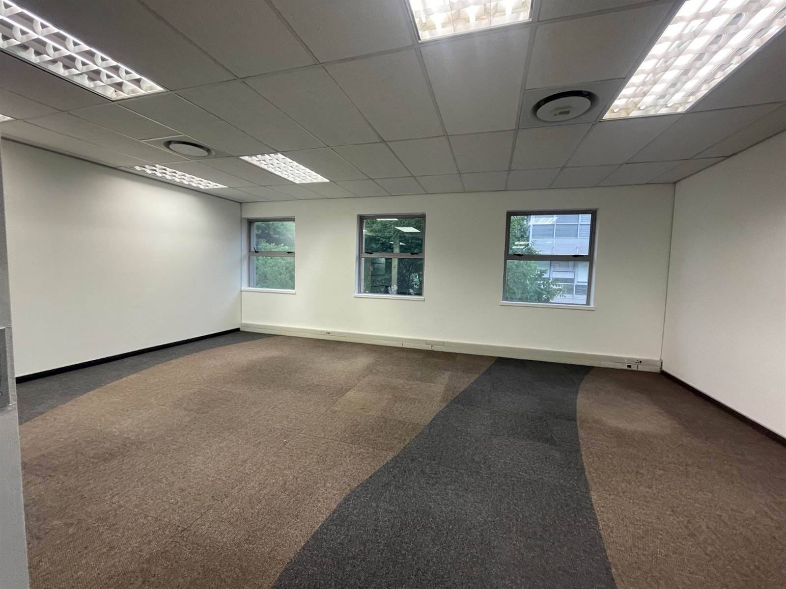 706  m² Commercial space in Woodmead photo number 2