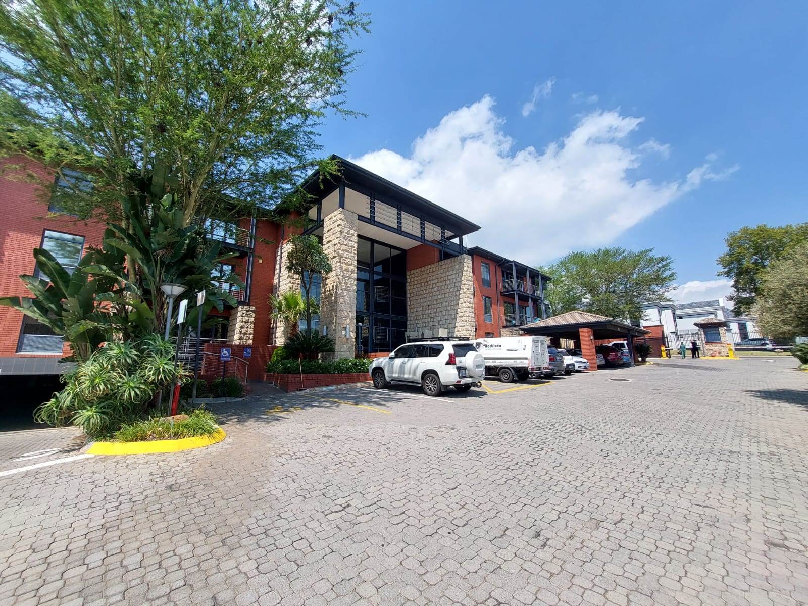 409  m² Commercial space in Bryanston photo number 1