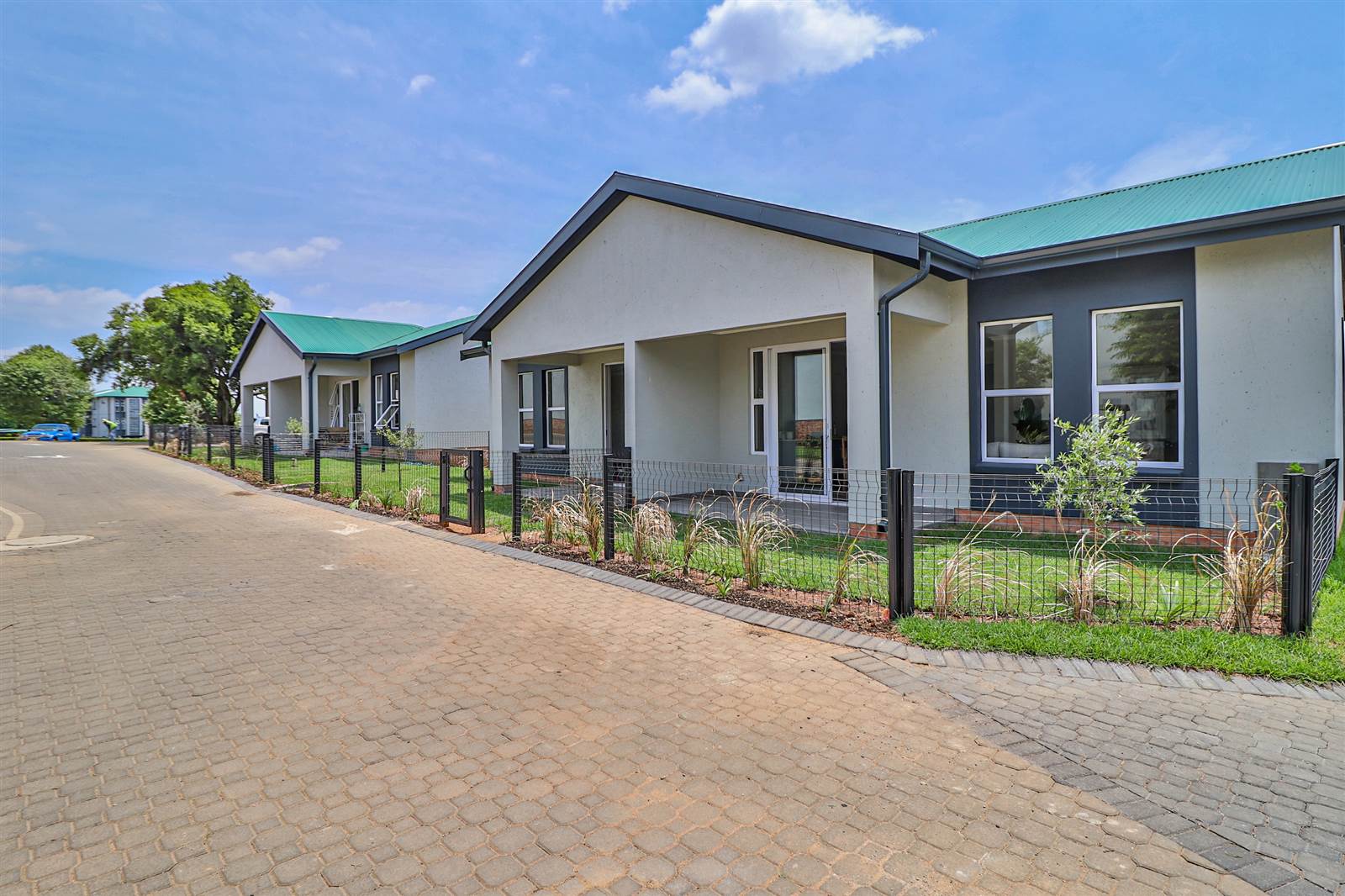 1 Bed Townhouse in Modderfontein photo number 6