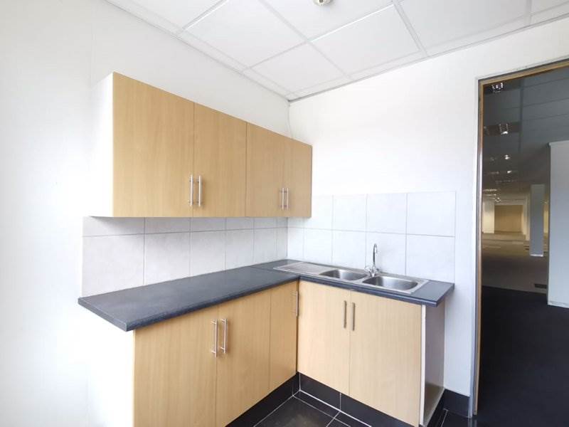 818  m² Office Space in Rosebank photo number 15