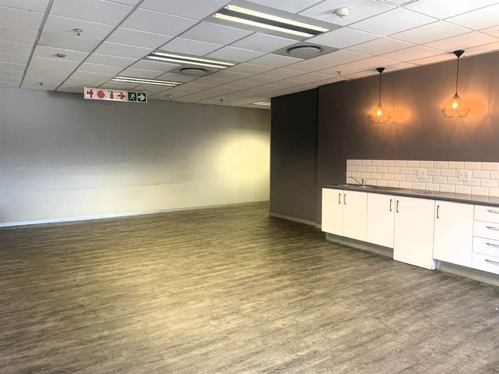 818  m² Office Space in Rosebank photo number 9