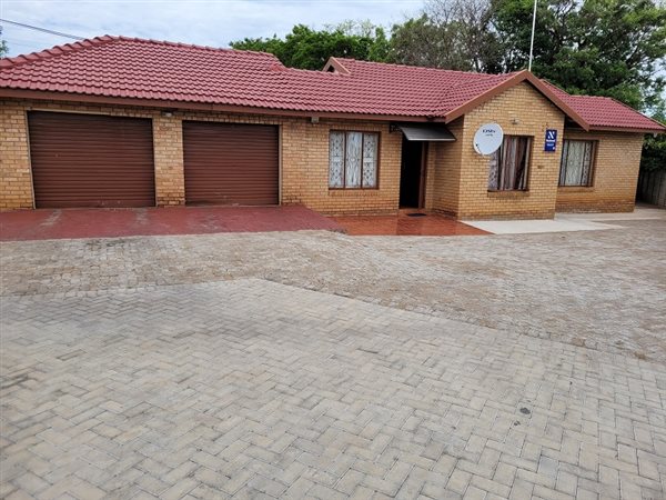 3 Bed House in Flora Park