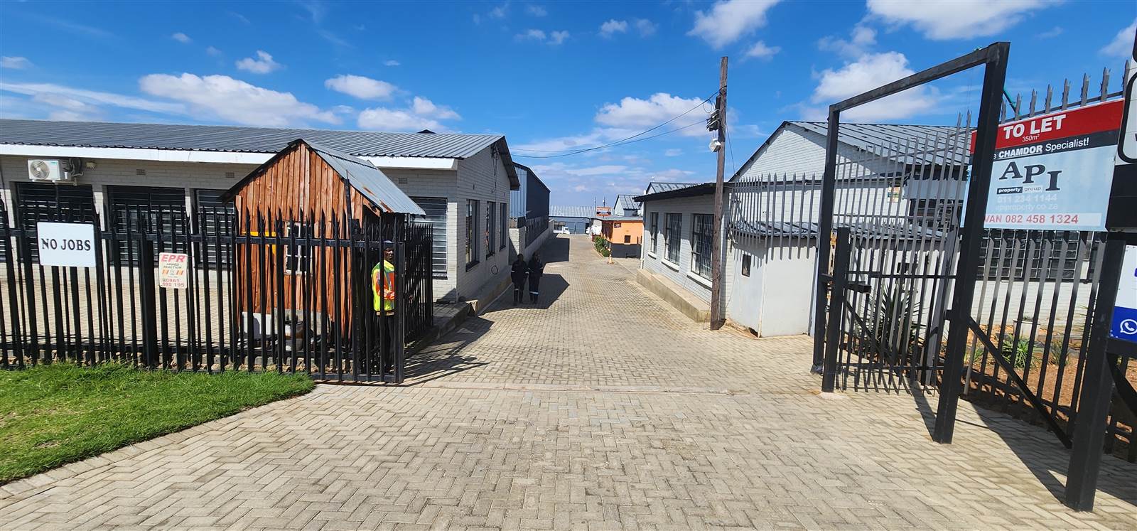 350  m² Industrial space in Krugersdorp North photo number 1