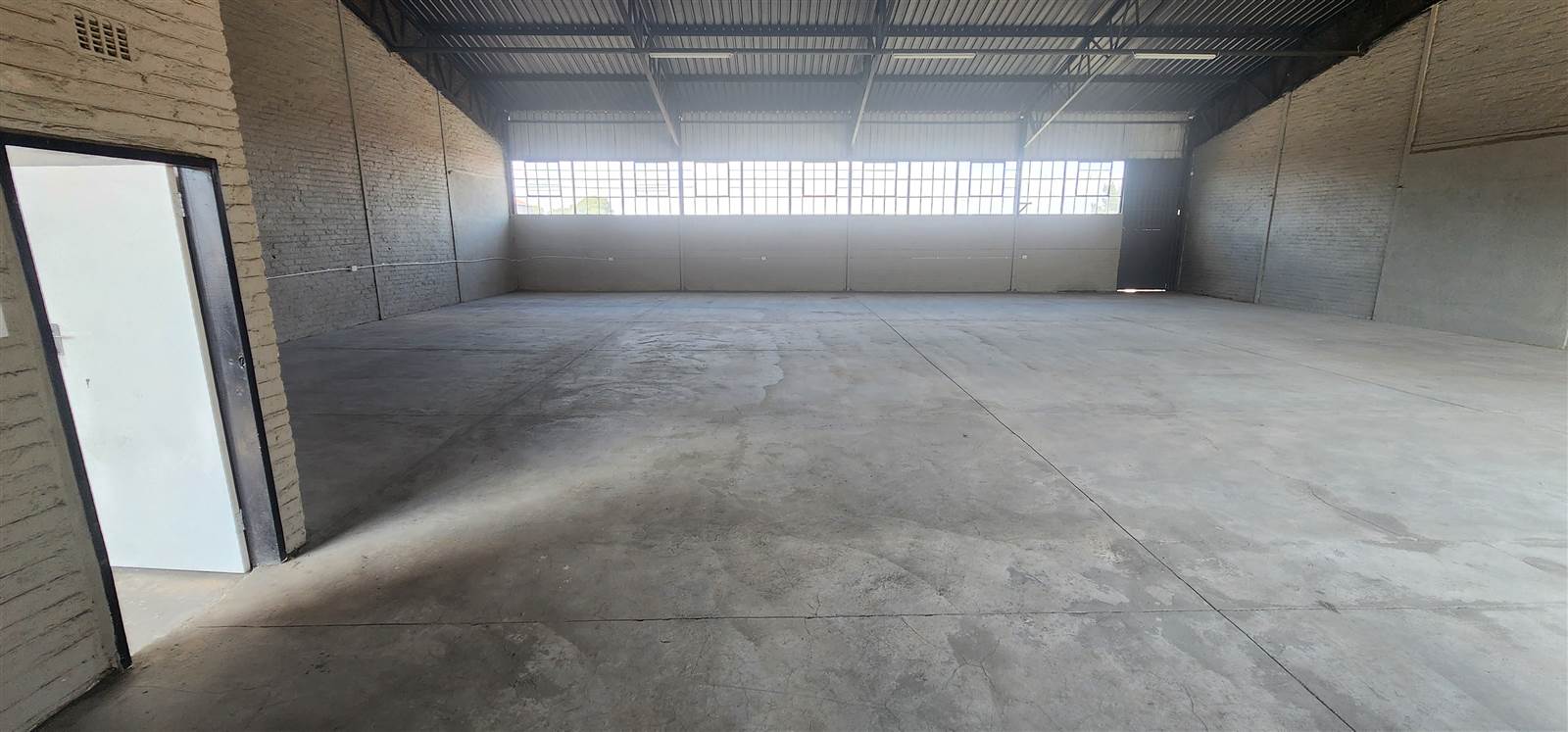 350  m² Industrial space in Krugersdorp North photo number 3